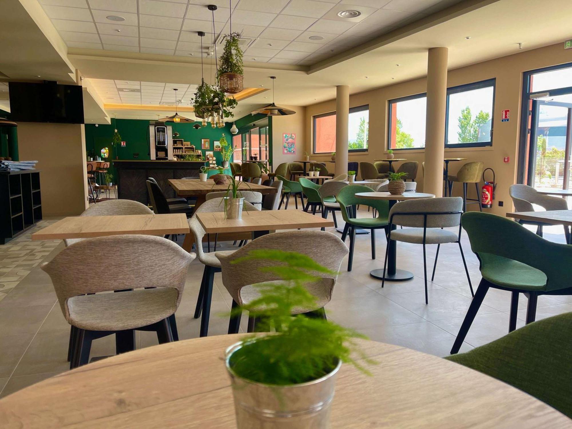 Aparthotel Adagio Access Porte De Camargue Saint-Martin-de-Crau Exteriér fotografie